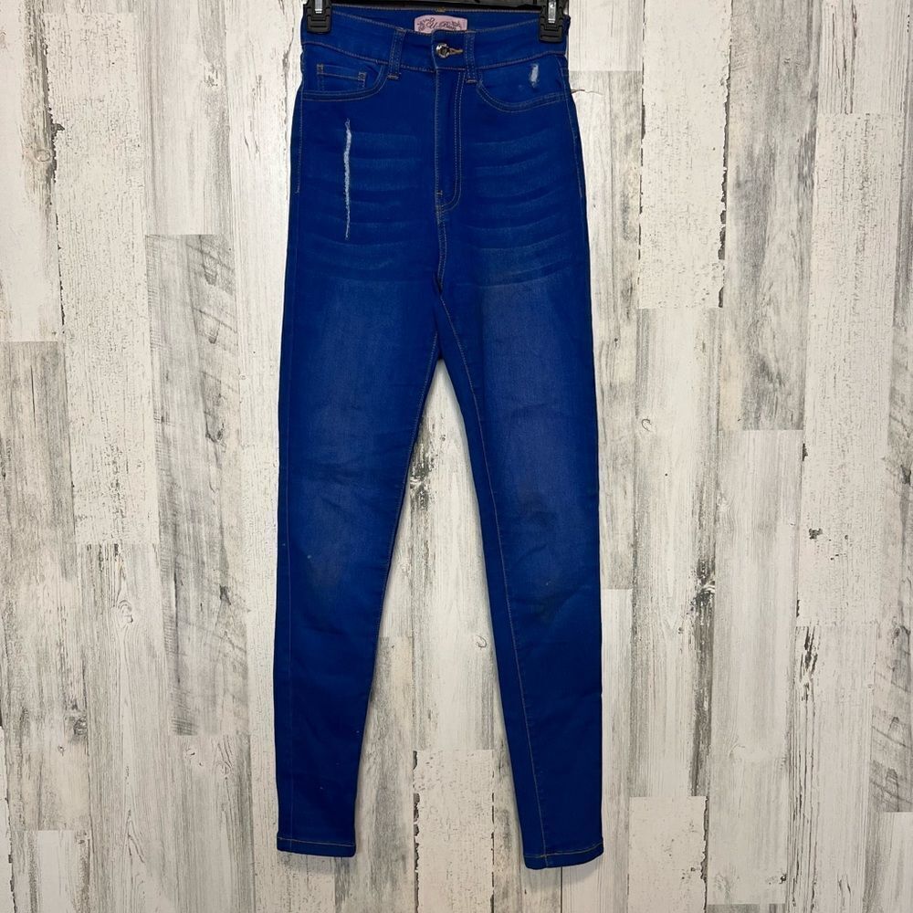 Blue jeans  - Picture 4 of 6